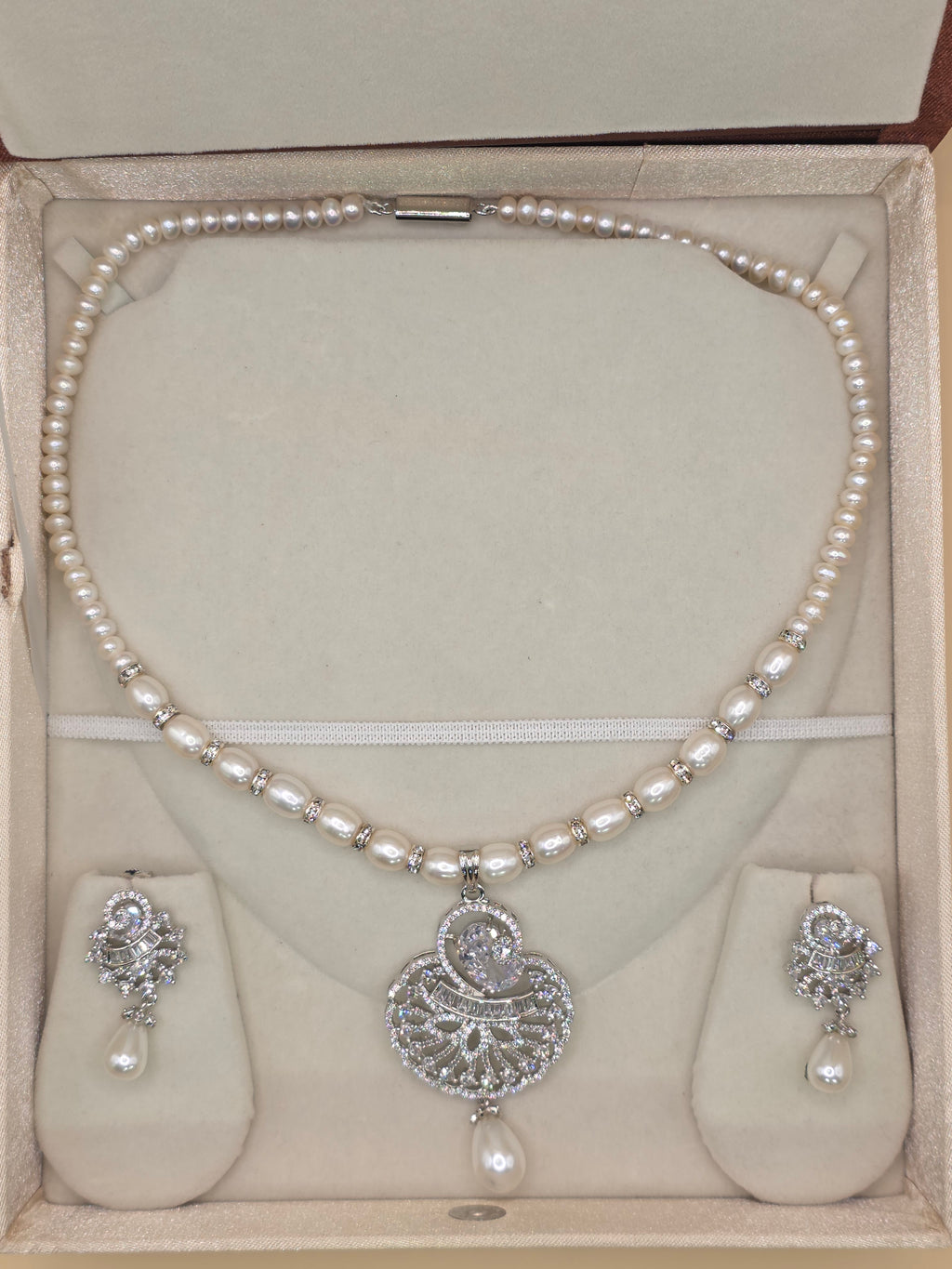 MIGZORn Aurelia Pearl & Crystal Cascade Necklace Set