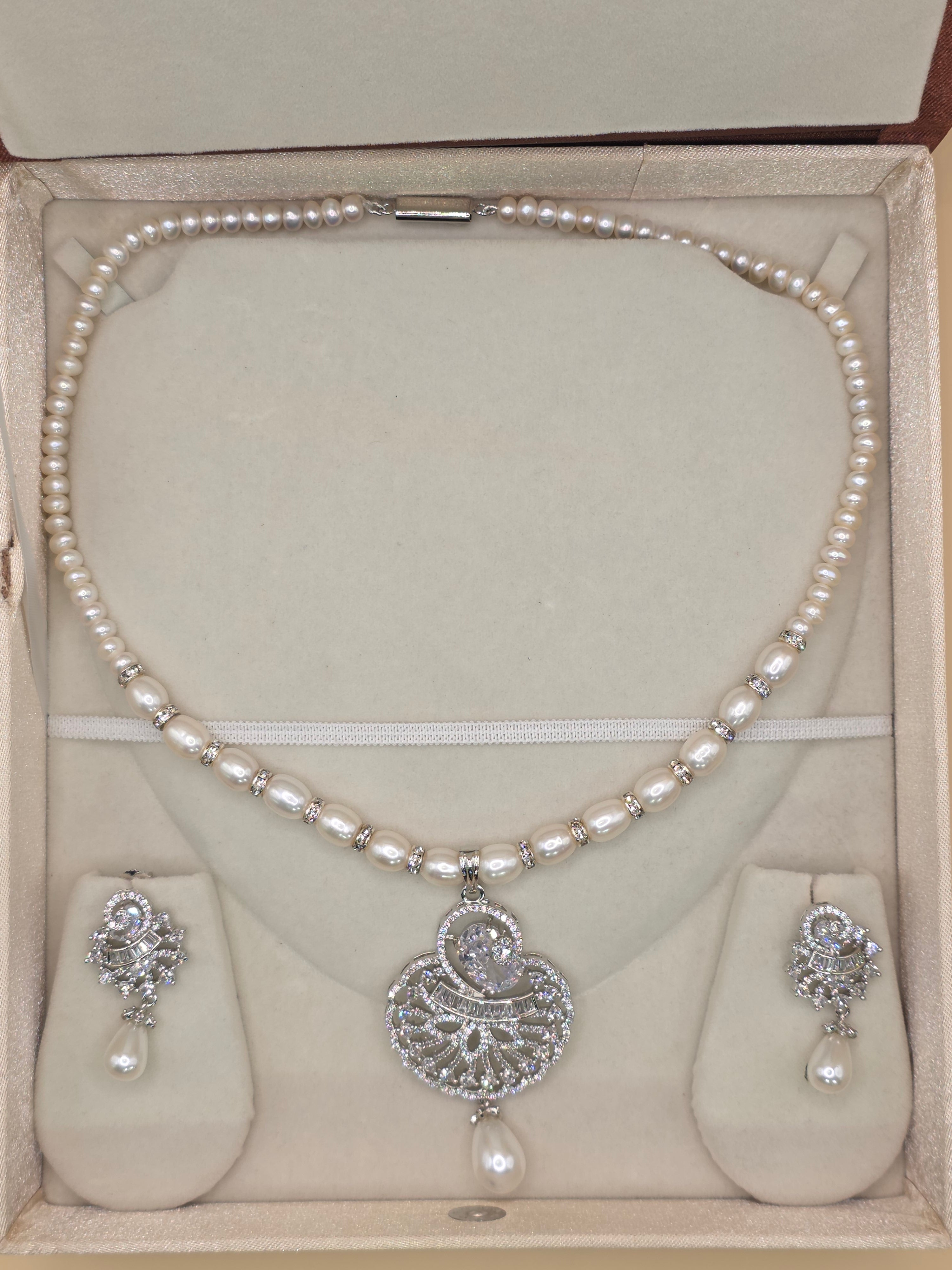 MIGZORn Aurelia Pearl & Crystal Cascade Necklace Set