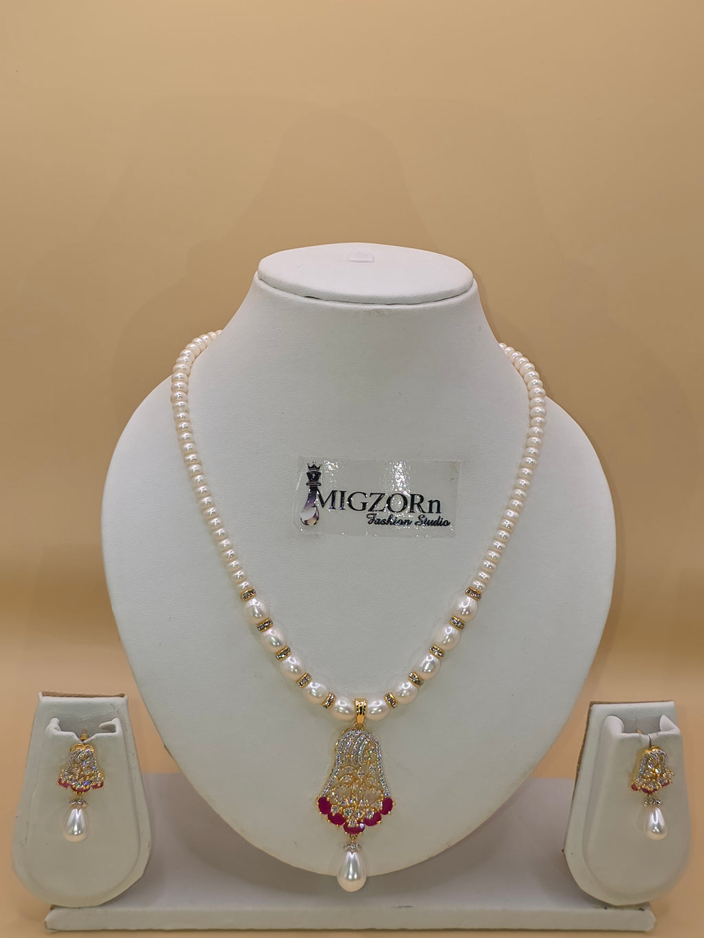 Gulnaar Radiance Pearls set