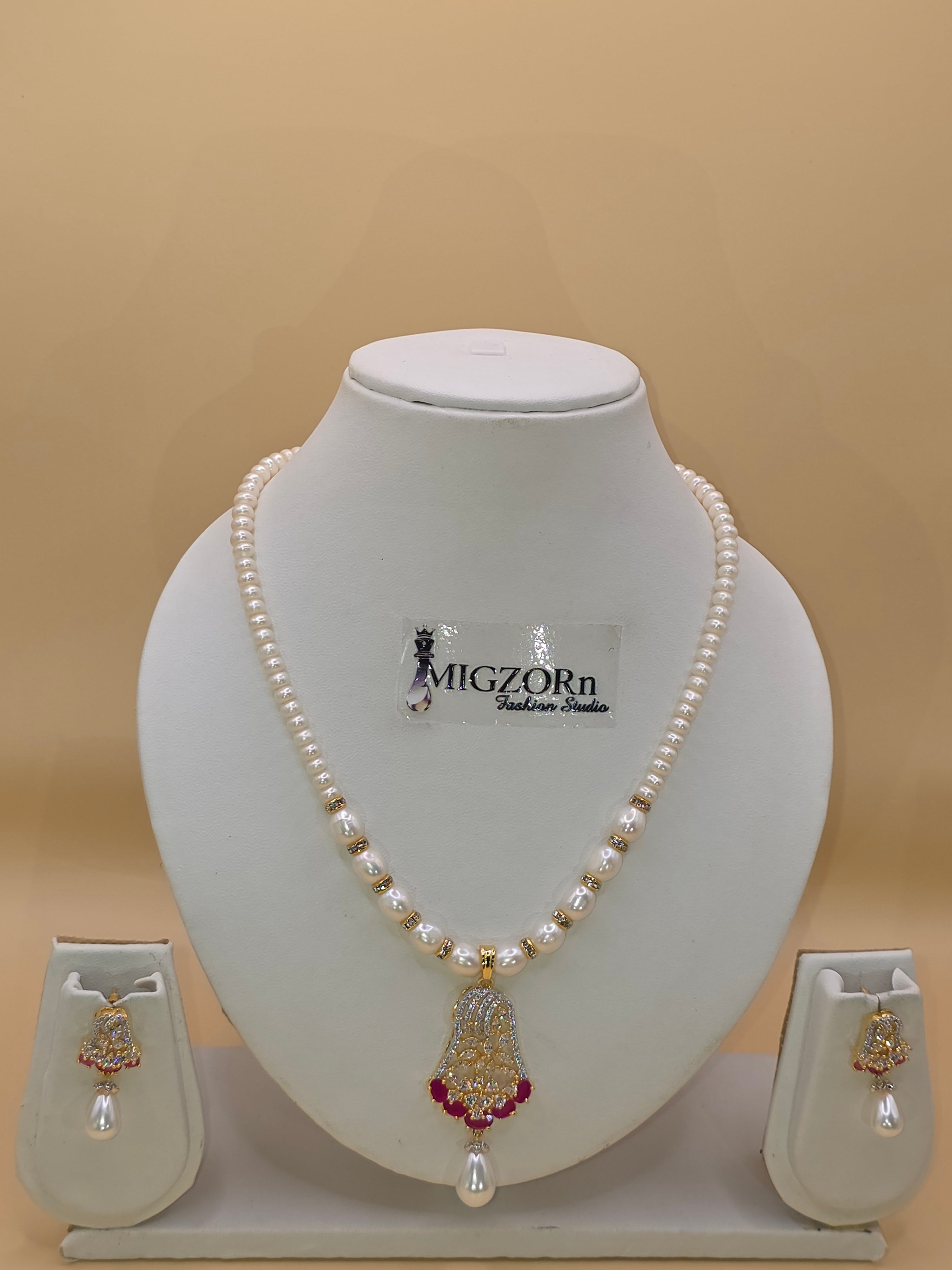 Gulnaar Radiance Pearls set