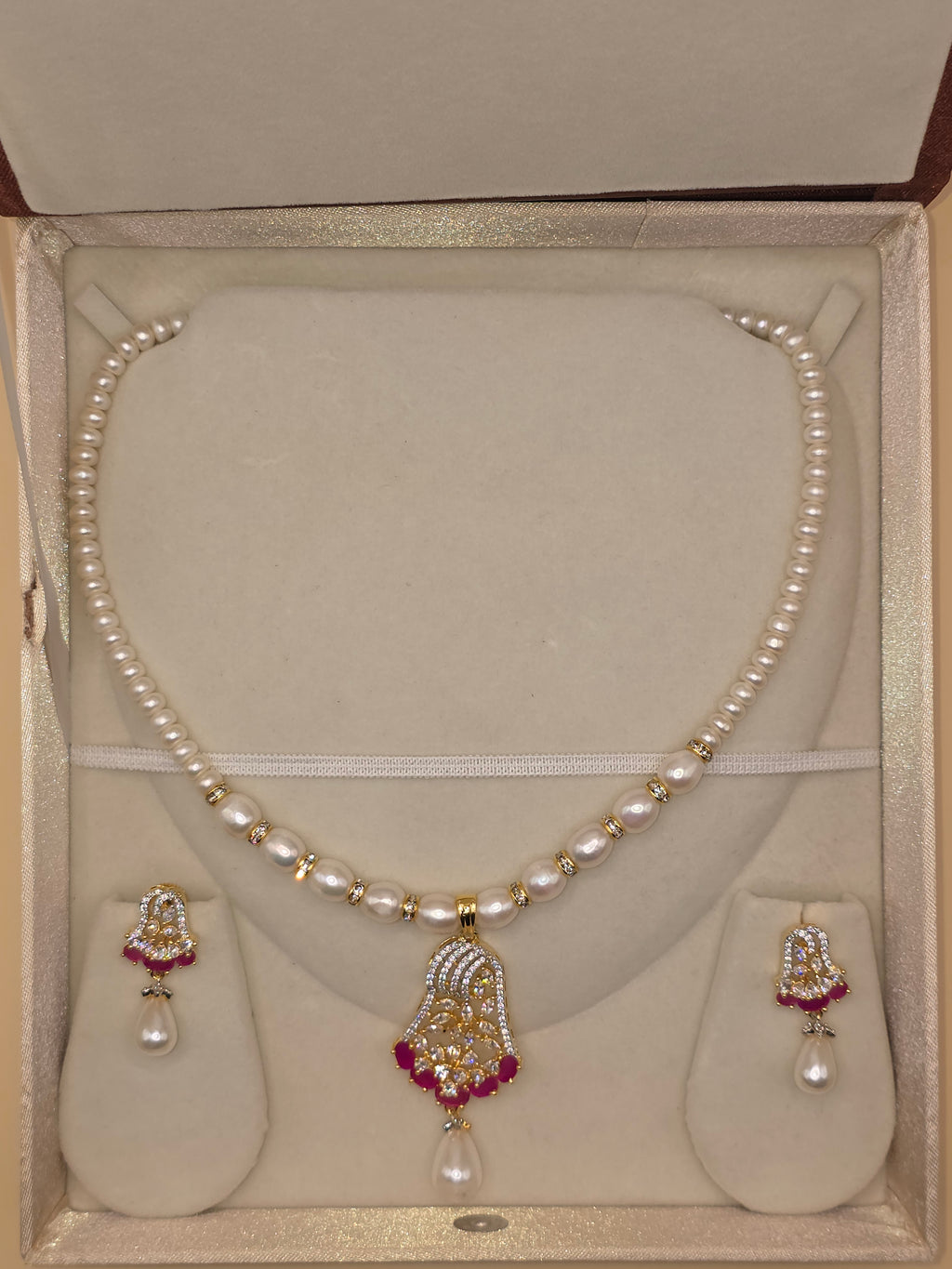 Gulnaar Radiance Pearls set