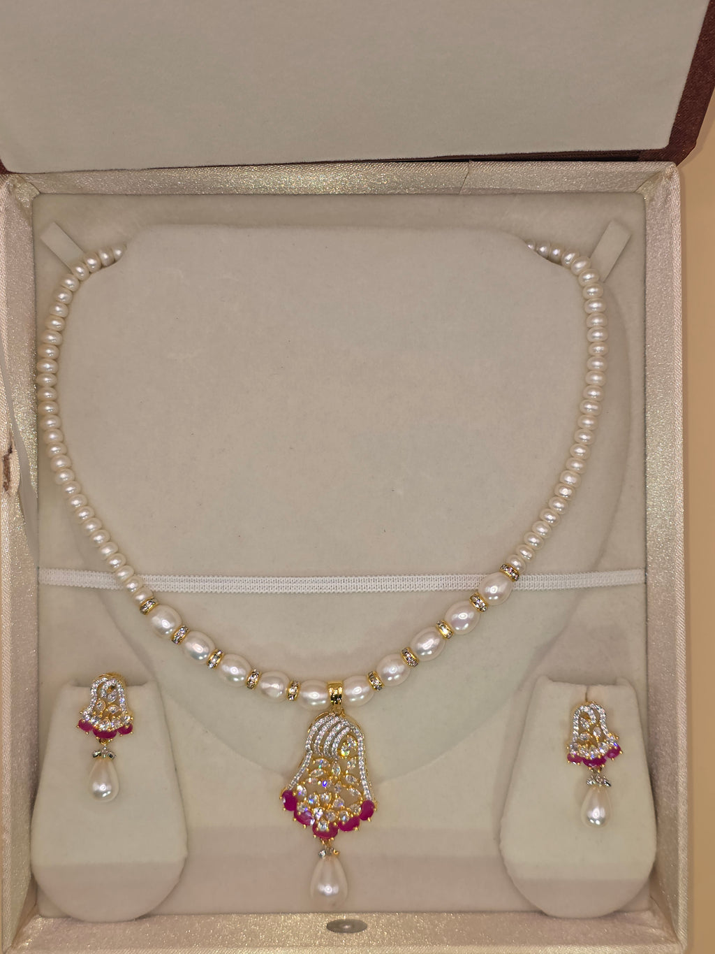 Gulnaar Radiance Pearls set