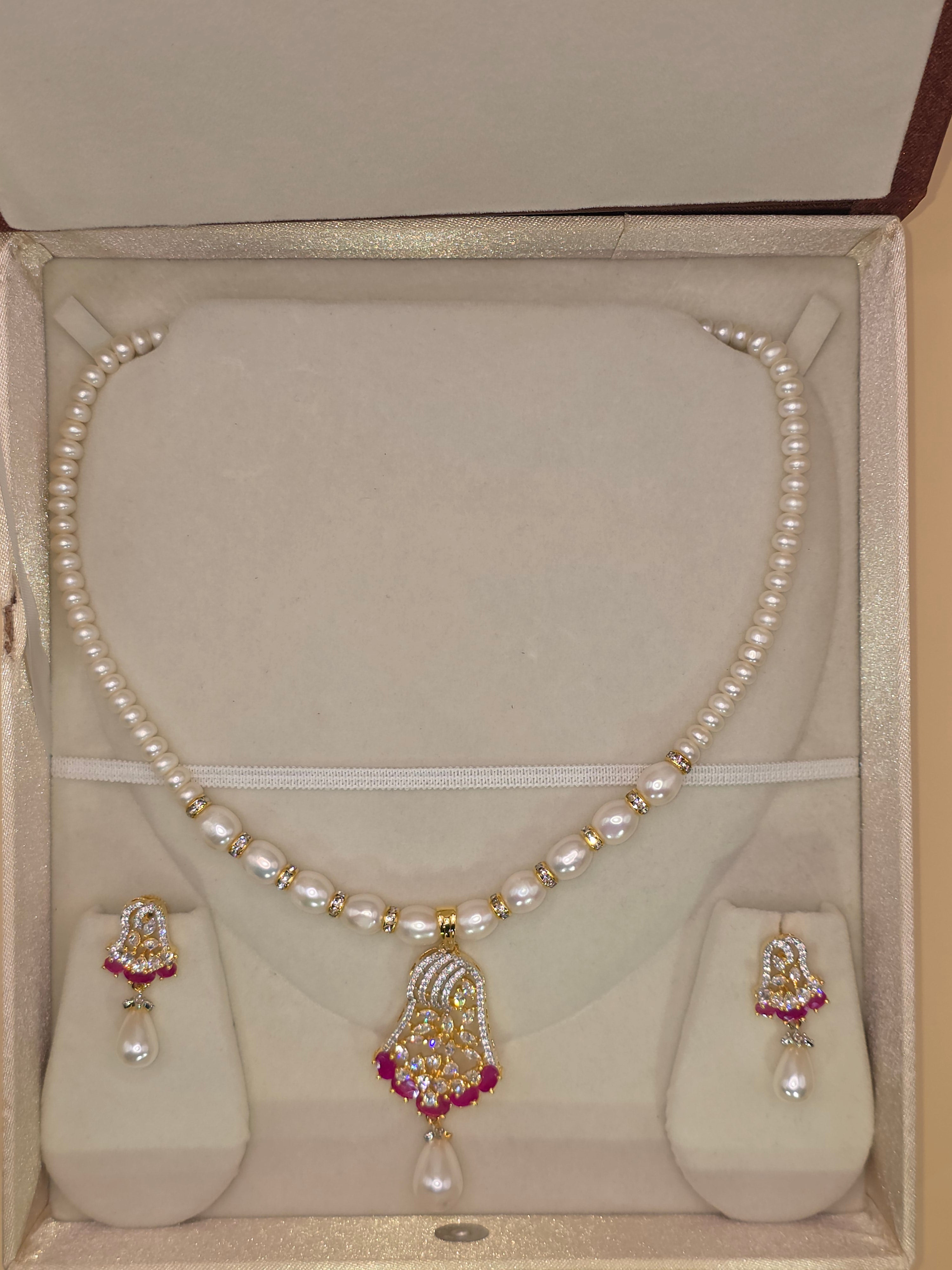 Gulnaar Radiance Pearls set