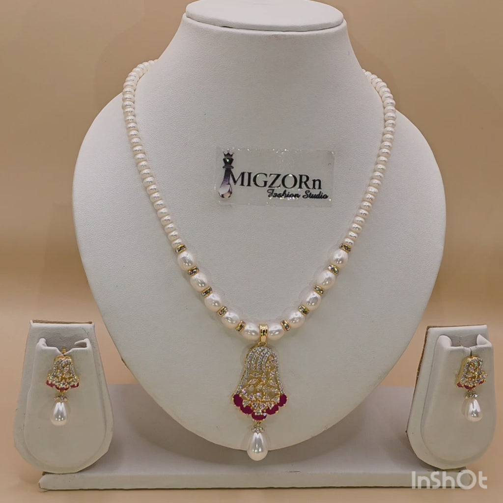 Gulnaar Radiance Pearls set